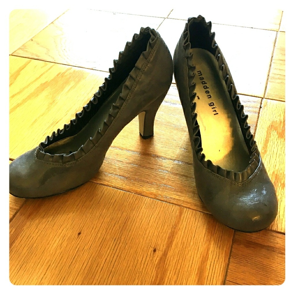 Madden Girl Rosette Trim Pumps